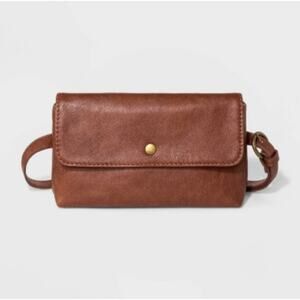 *NWT Universal Thread Brown Faux Leather Women's Flap Fanny Pack Purse Bag